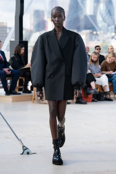 Look 3